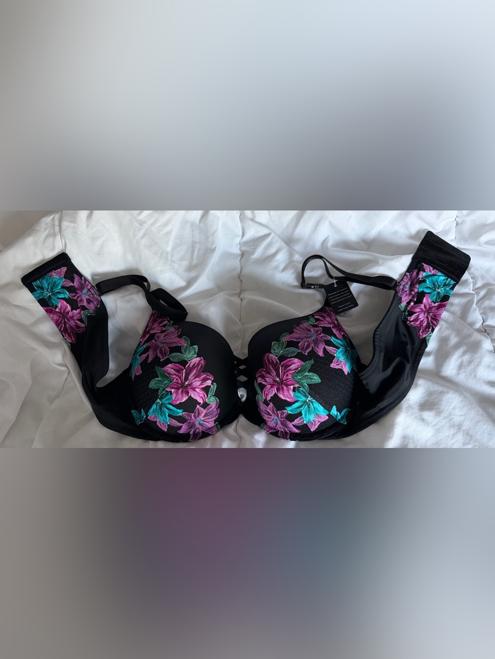 ✨NWT✨Torrid: XO Plunge Push-Up Bra- Size 42B